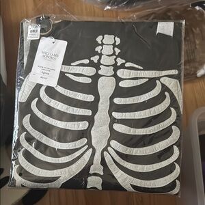 NWT Williams Sonoma Black Apron with Silver Skeleton Design